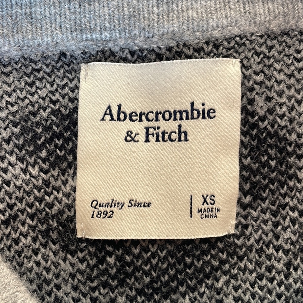Abercrombie Zip Crew neck sweater, Size XS - Picture 3 of 4